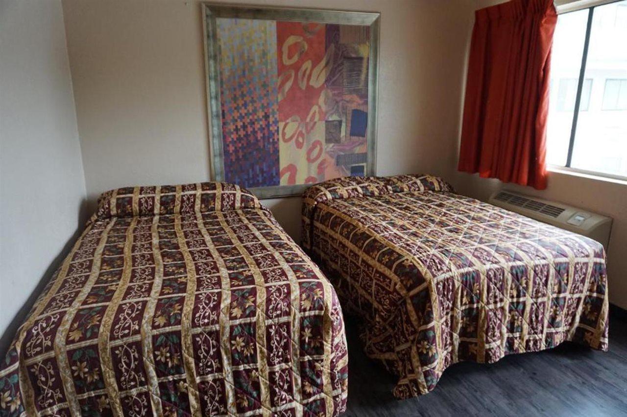 Econo Lodge San Antonio Northeast I-35 Екстериор снимка
