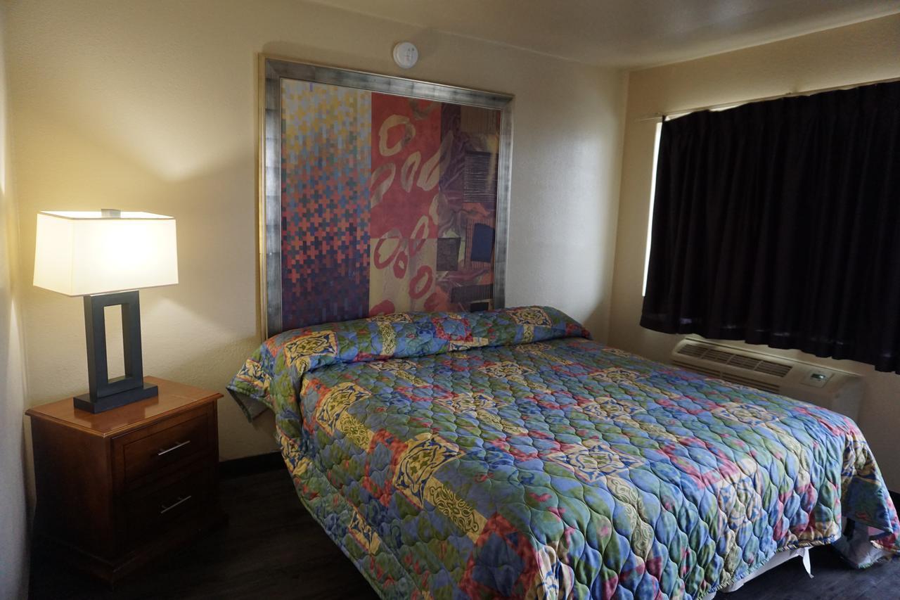 Econo Lodge San Antonio Northeast I-35 Екстериор снимка