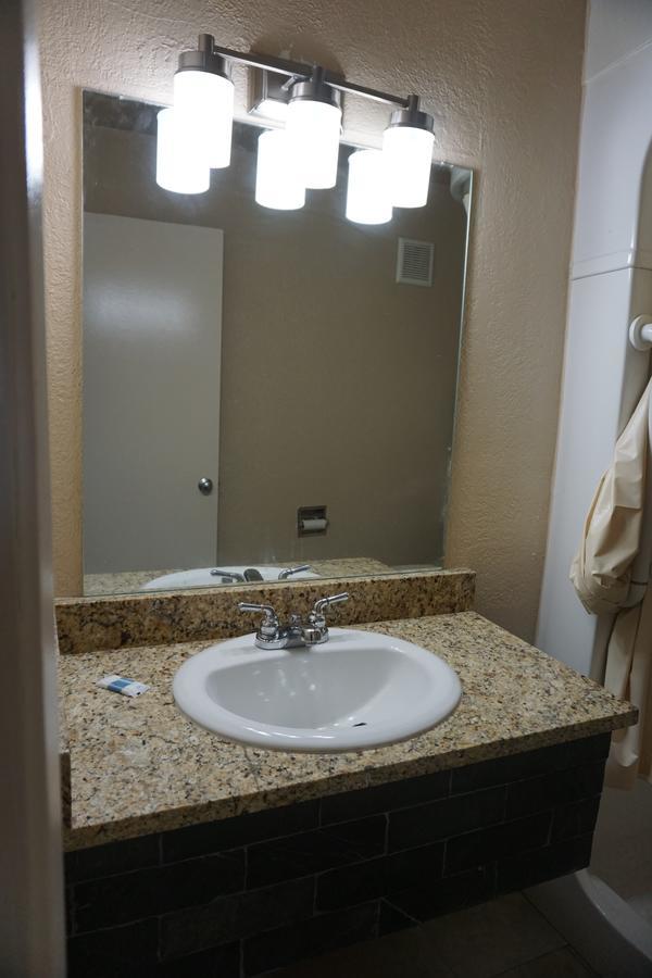 Econo Lodge San Antonio Northeast I-35 Екстериор снимка